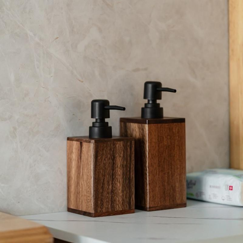 Luxe houten zeepdispenser voor - Jet Home Bathroom recensie en prijs
